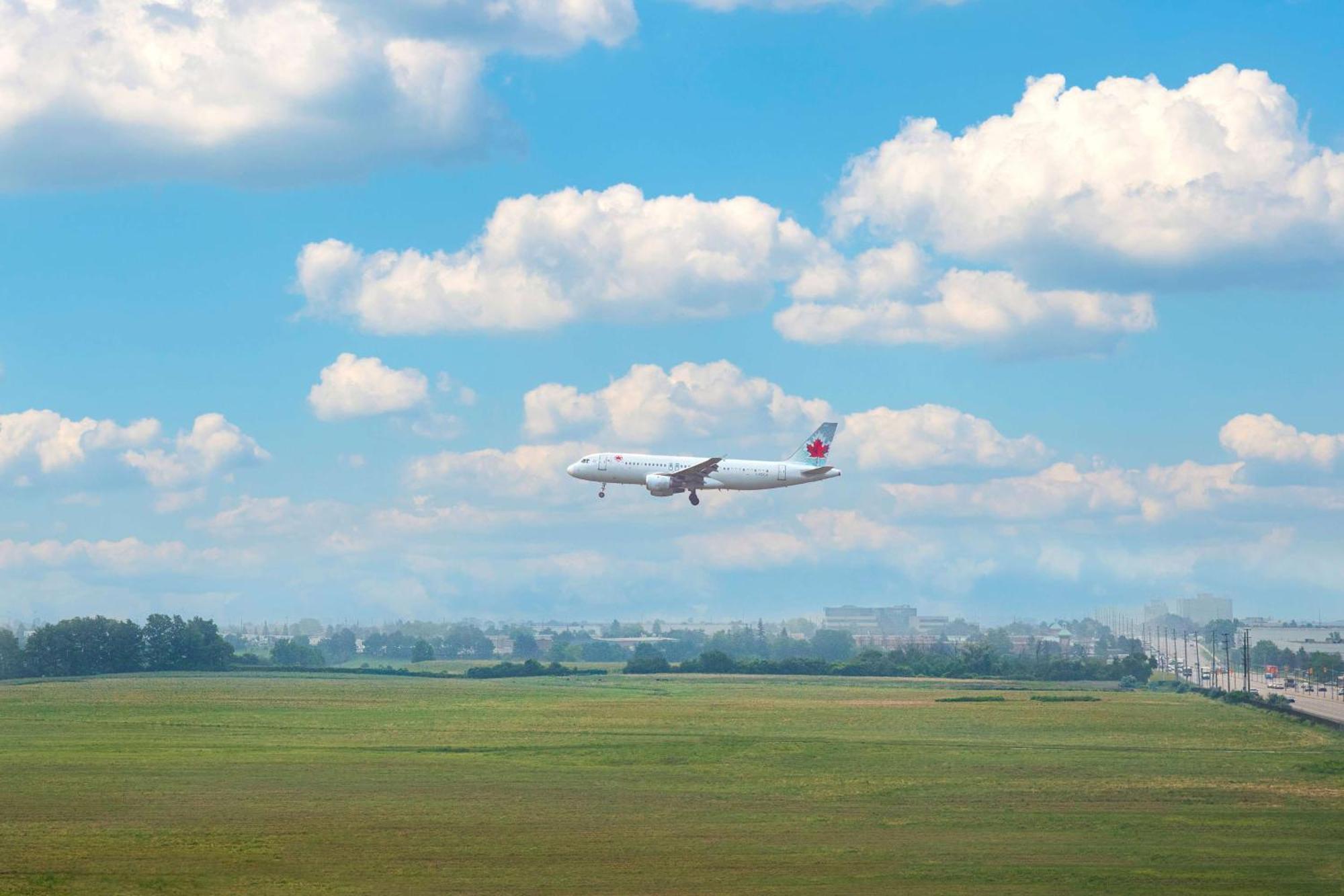Отель Tru By Hilton Toronto Airport West Миссиссага Экстерьер фото